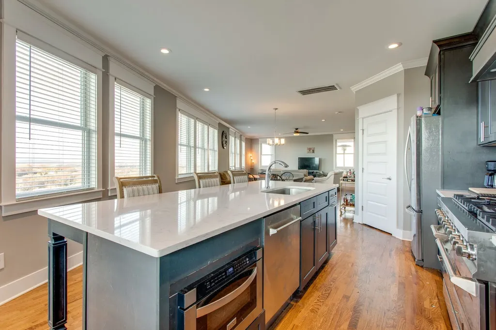 446 37th Ave, N Nashville TN 37209