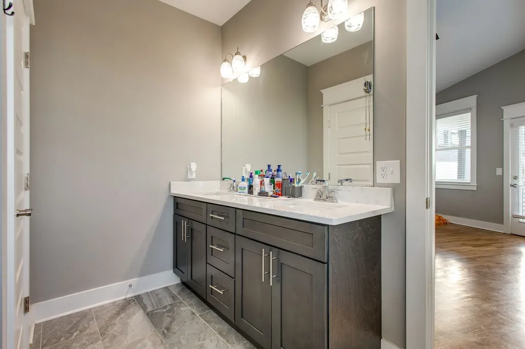 446 37th Ave, N Nashville TN 37209