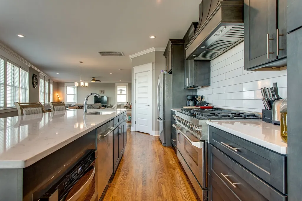 446 37th Ave, N Nashville TN 37209