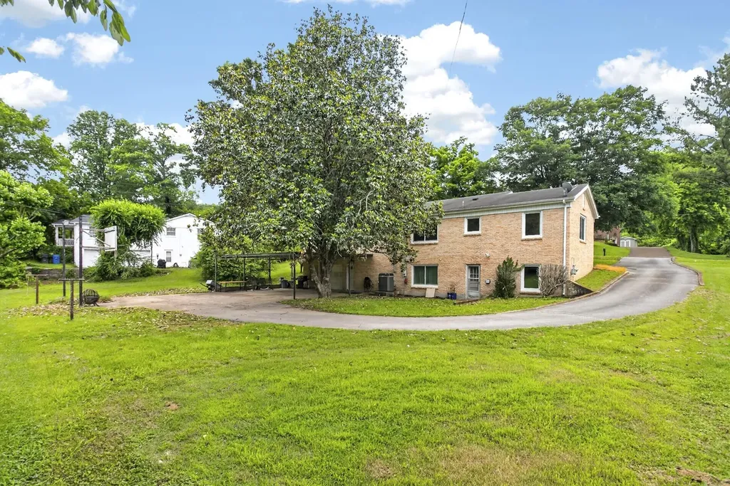 921 Azalea Drive Columbia TN 38401