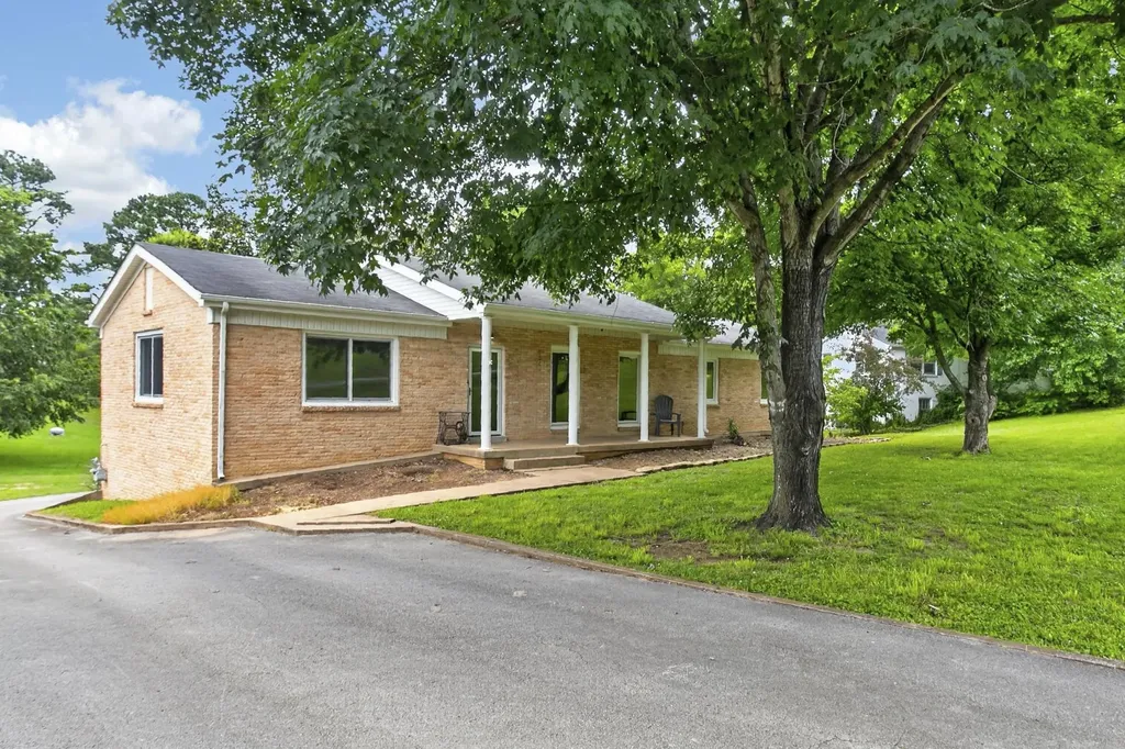 921 Azalea Drive Columbia TN 38401