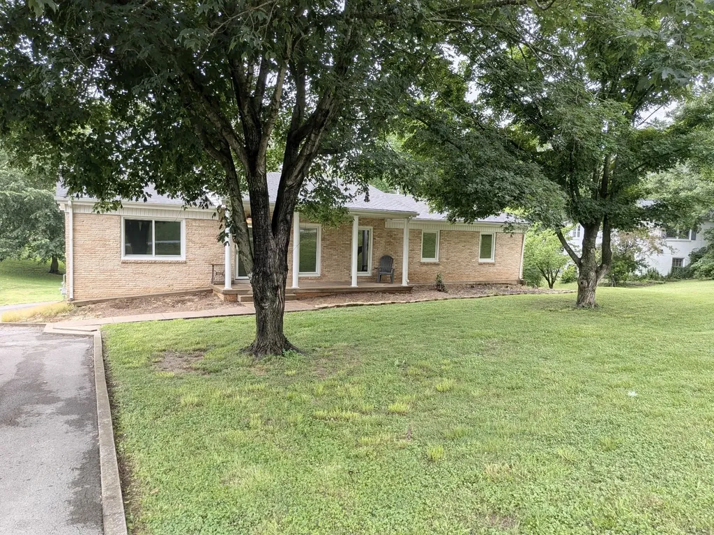 921 Azalea Drive Columbia TN 38401