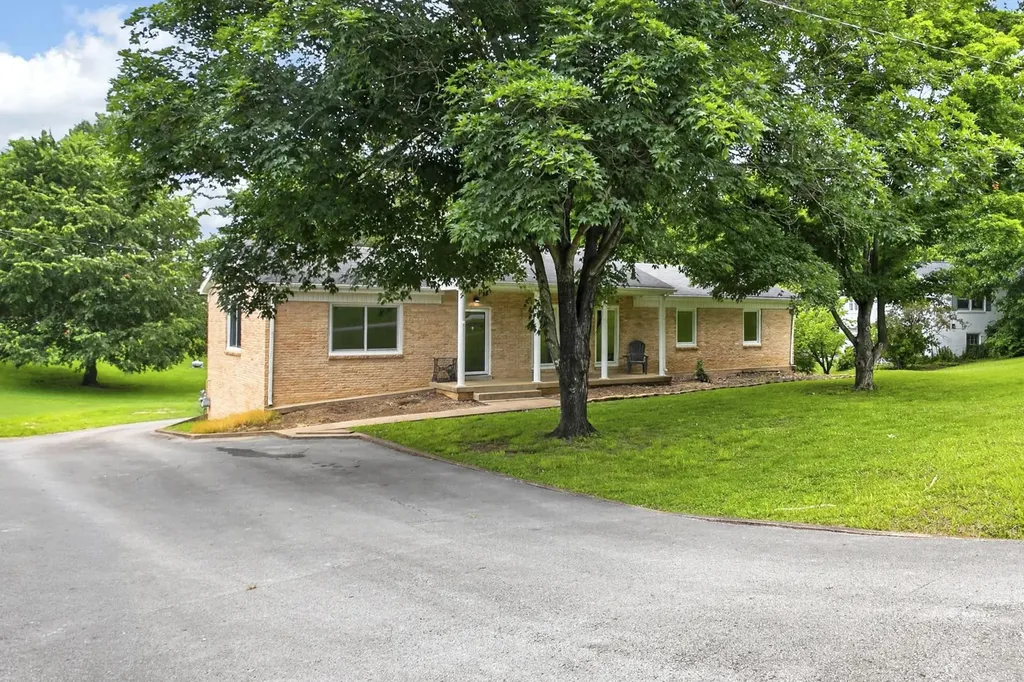 921 Azalea Drive Columbia TN 38401