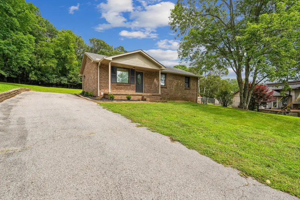 927 Oak Vale Hermitage TN 37076