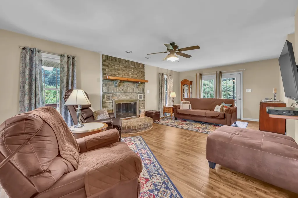 1234 Dotsonville Road Clarksville TN 37042