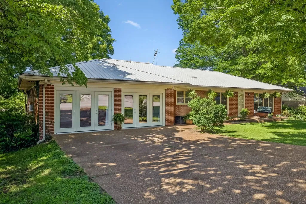 1082 Rolling Fields Circle Columbia TN 38401