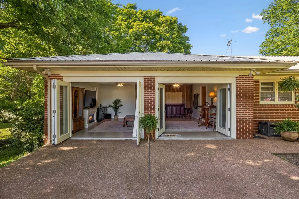 1082 Rolling Fields Circle Columbia TN 38401