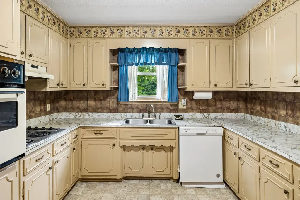 10924 Rials Branch Road Bon Aqua TN 37025