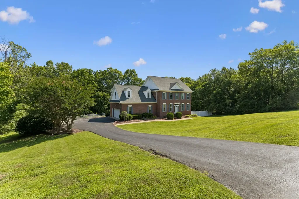 1404 Brook Drive Columbia TN 38401