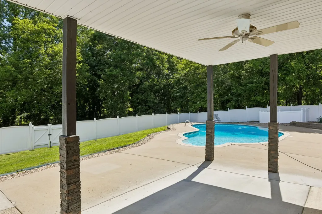 1404 Brook Drive Columbia TN 38401