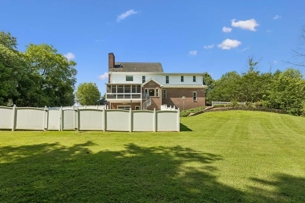 1404 Brook Drive Columbia TN 38401