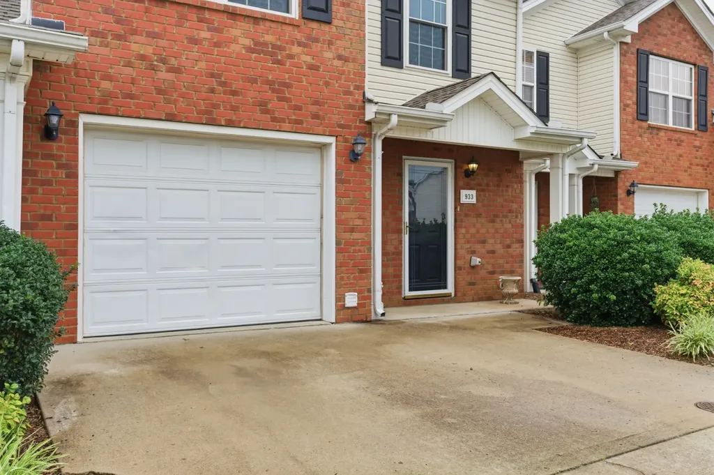 933 Wolves Den Place Murfreesboro TN 37128