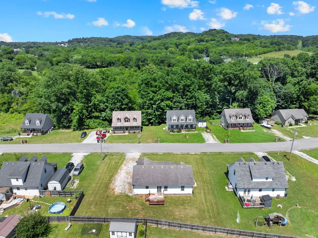 635 Bristol Run Cornersville TN 37047