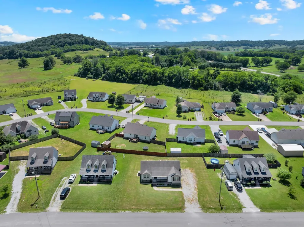 635 Bristol Run Cornersville TN 37047