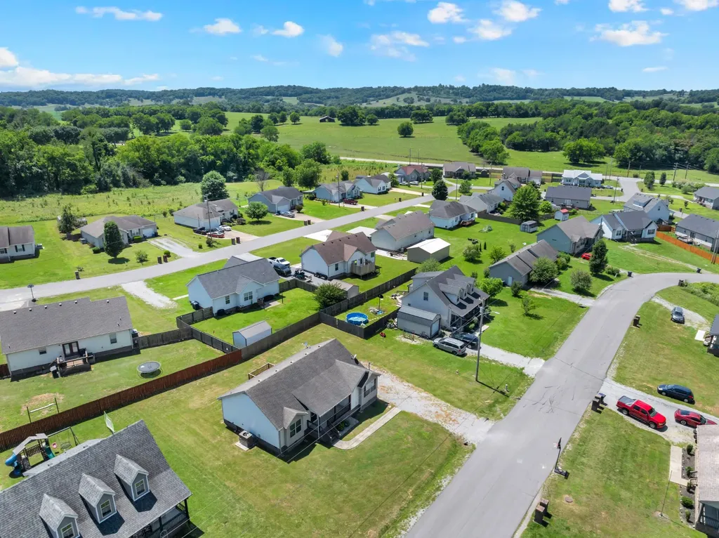 635 Bristol Run Cornersville TN 37047