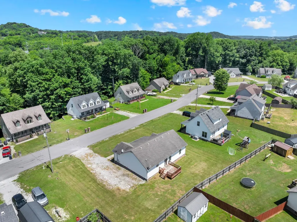 635 Bristol Run Cornersville TN 37047