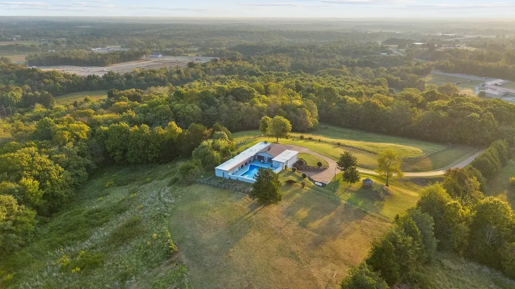 1190 W Ellington Parkway Lewisburg TN 37091