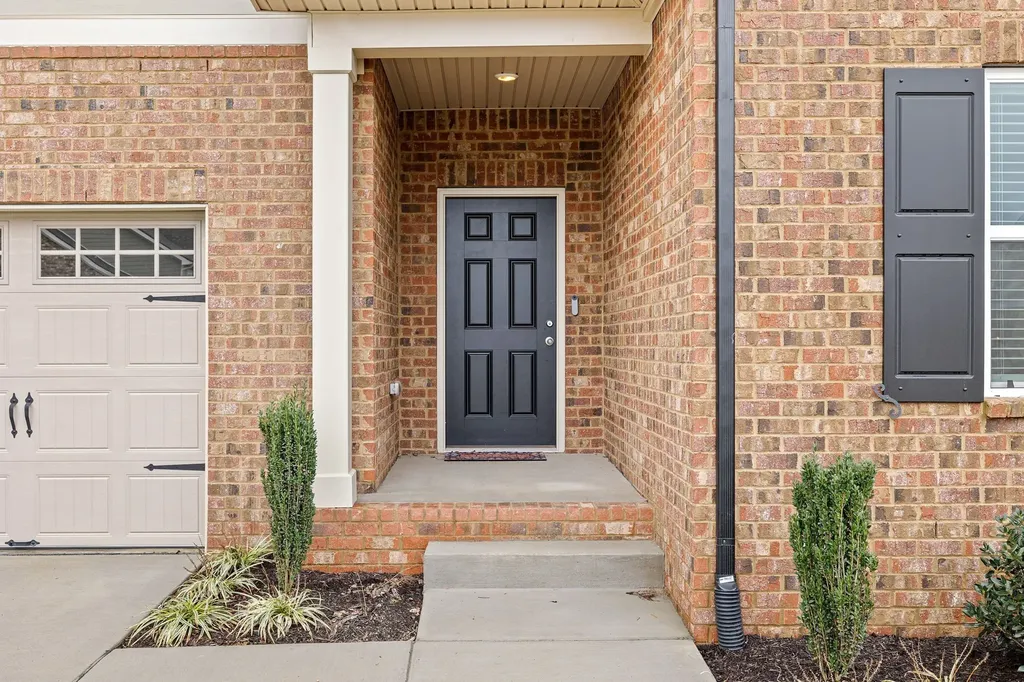 390 Triple Crown Circle Gallatin TN 37066