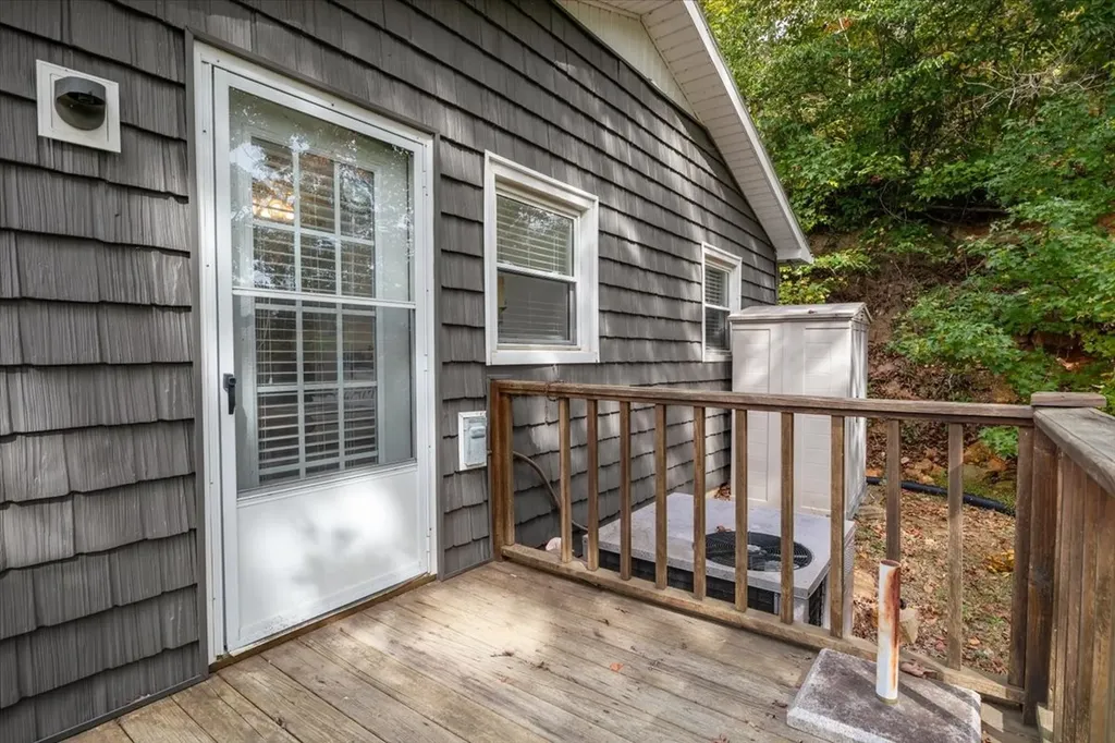 38 Lakeland Road Waverly TN 37185