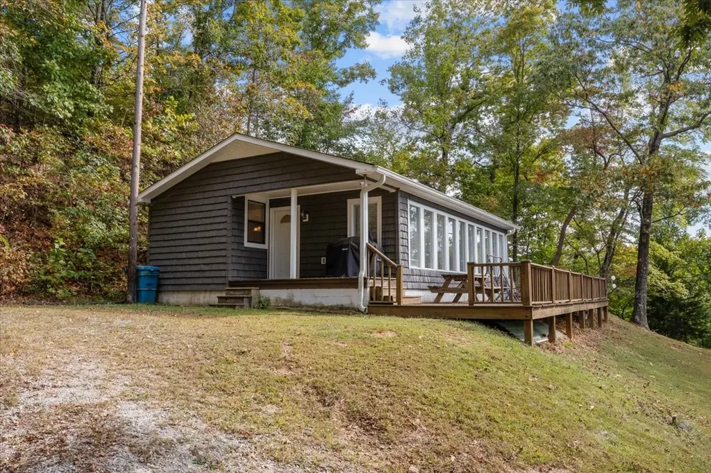 38 Lakeland Road Waverly TN 37185