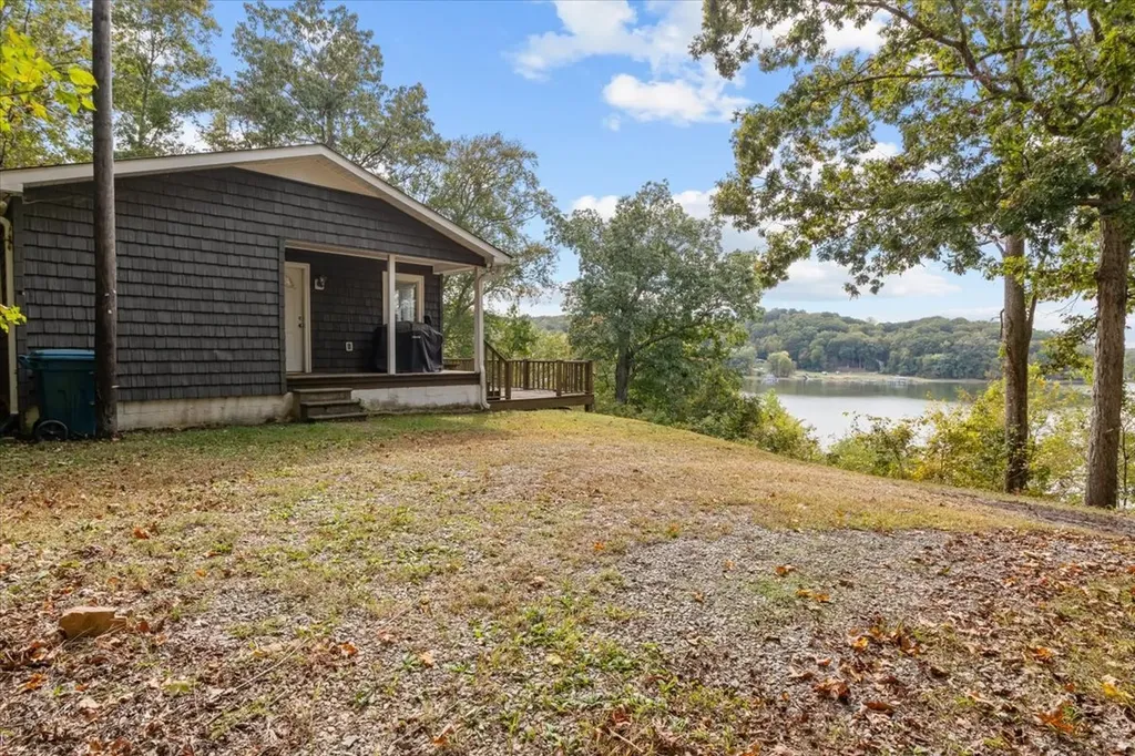38 Lakeland Road Waverly TN 37185