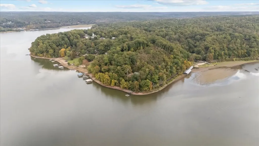 38 Lakeland Road Waverly TN 37185