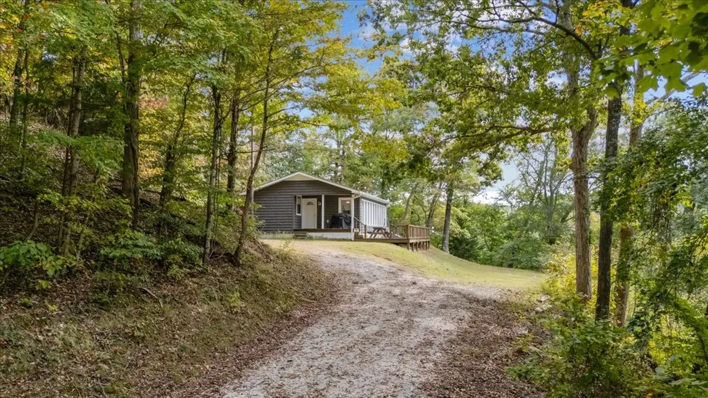 38 Lakeland Road Waverly TN 37185