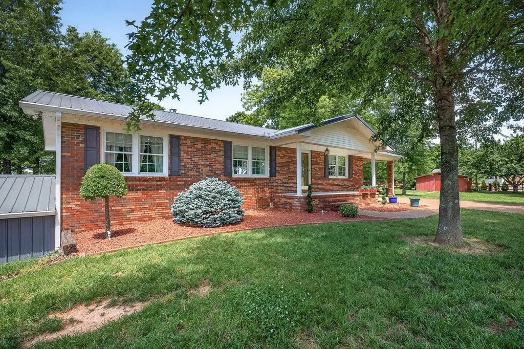 1956 Shady Grove Road Morrison TN 37357