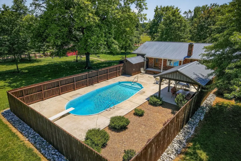 1956 Shady Grove Road Morrison TN 37357
