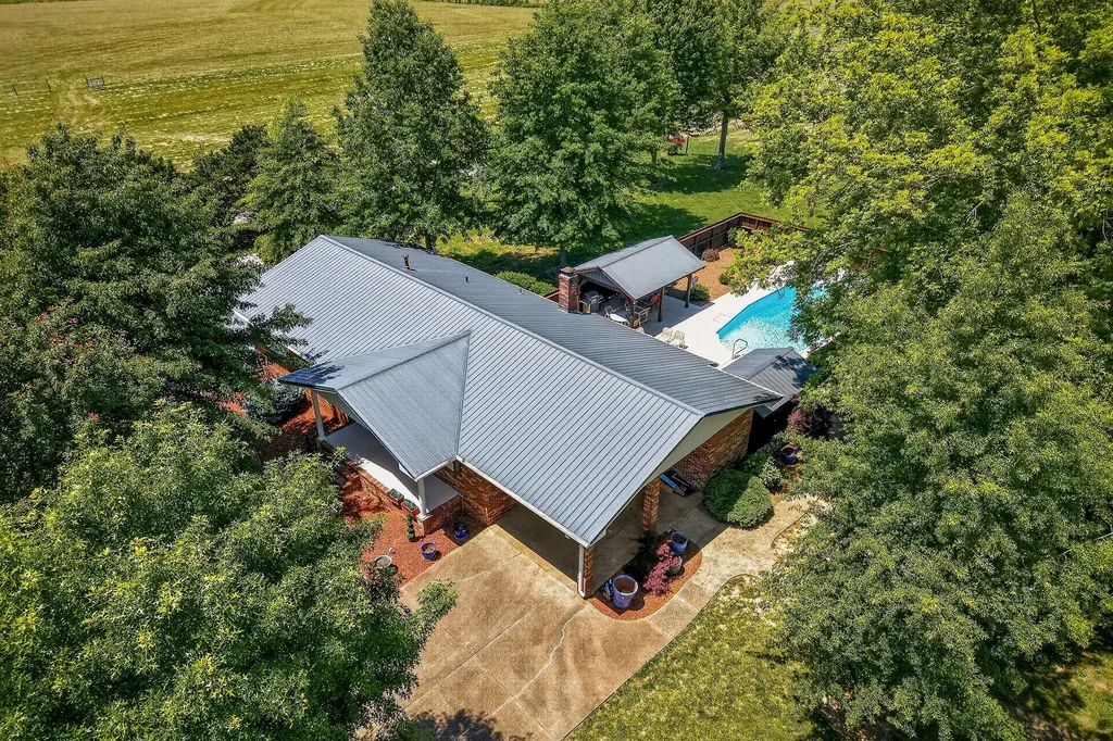 1956 Shady Grove Road Morrison TN 37357