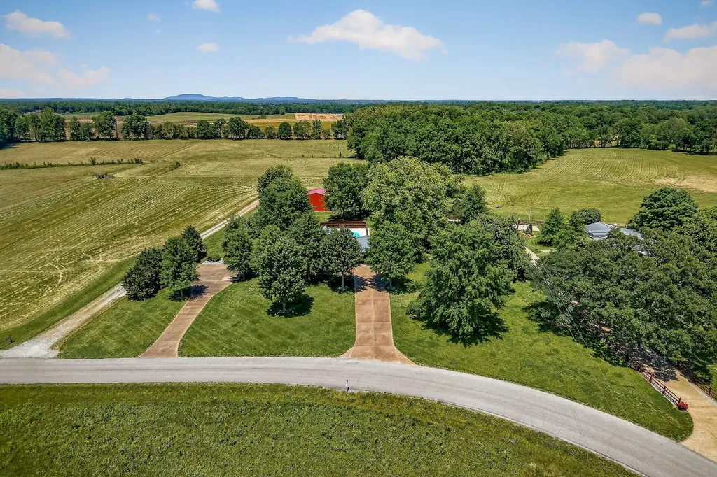 1956 Shady Grove Road Morrison TN 37357