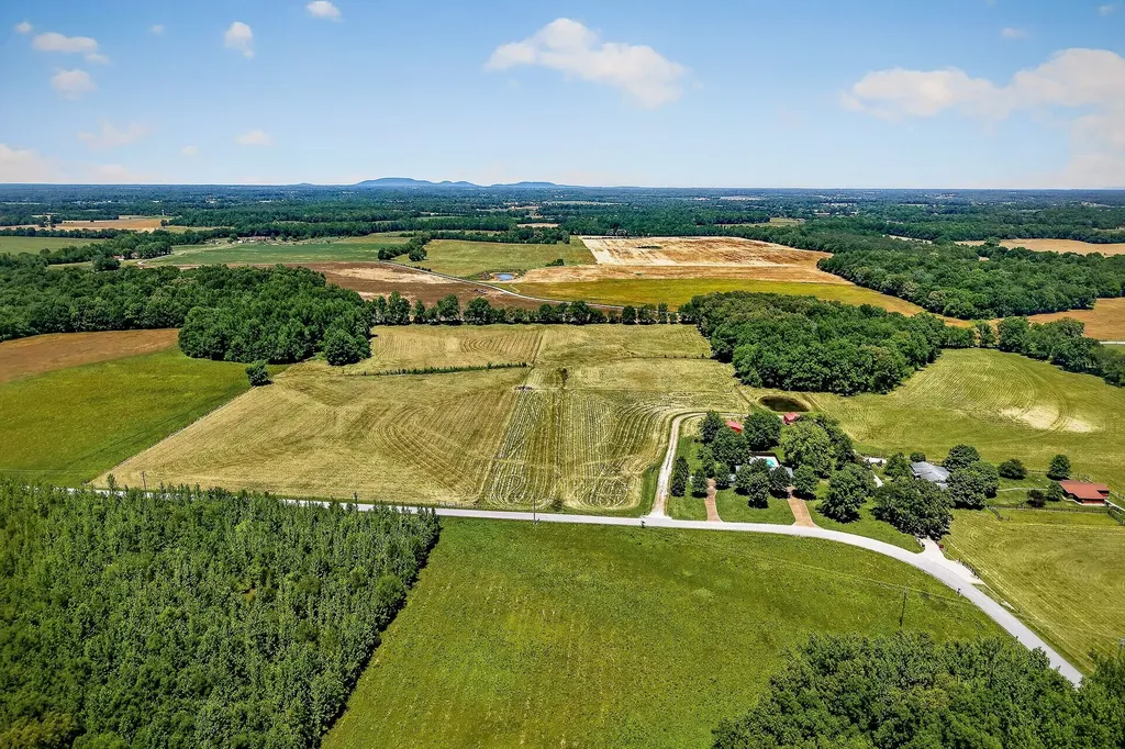 1956 Shady Grove Road Morrison TN 37357