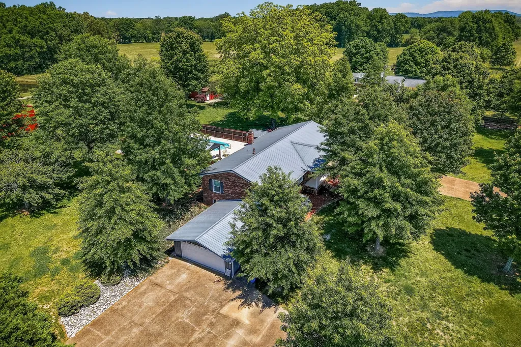 1956 Shady Grove Road Morrison TN 37357