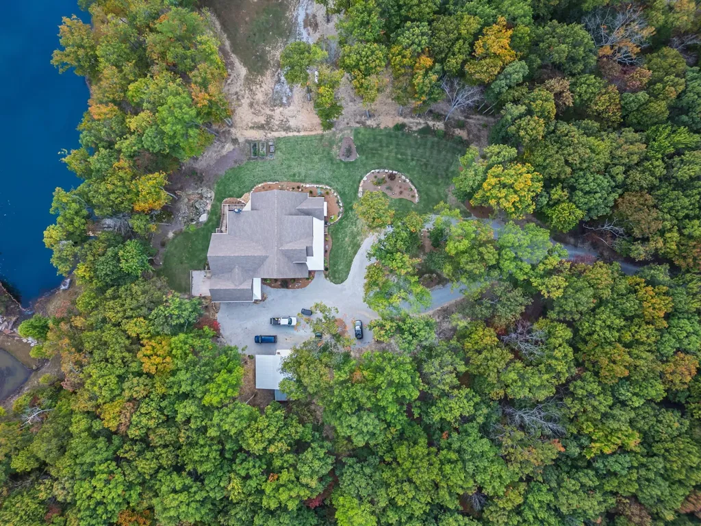 303 N Lake Drive Altamont TN 37301
