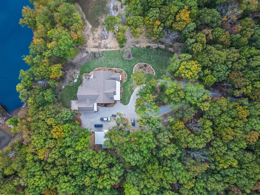 303 N Lake Drive Altamont TN 37301