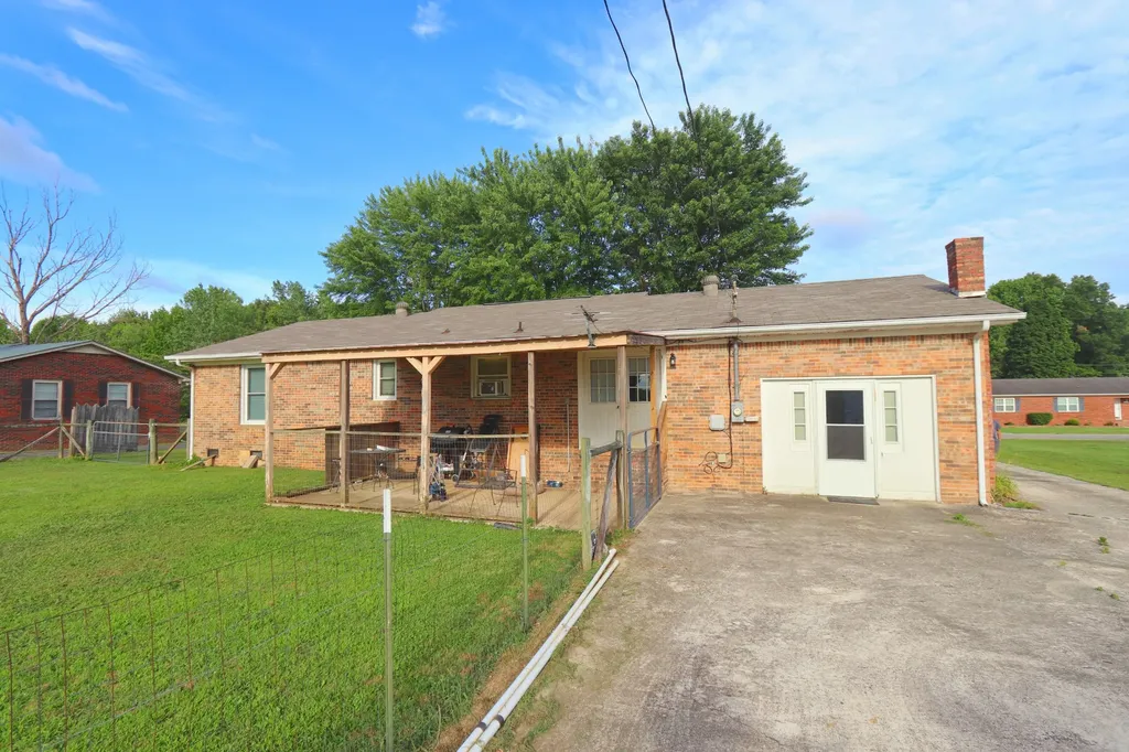 911 Parkway Drive Smithville TN 37166
