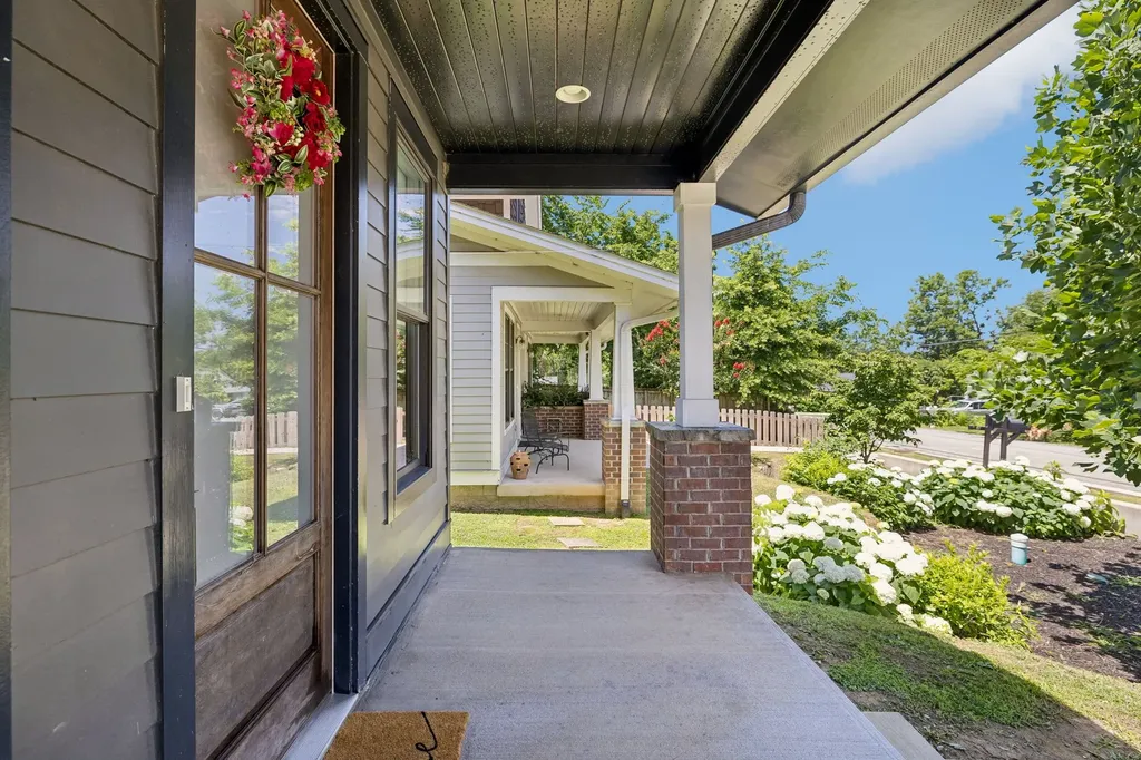 858 Seymour Avenue Nashville TN 37206