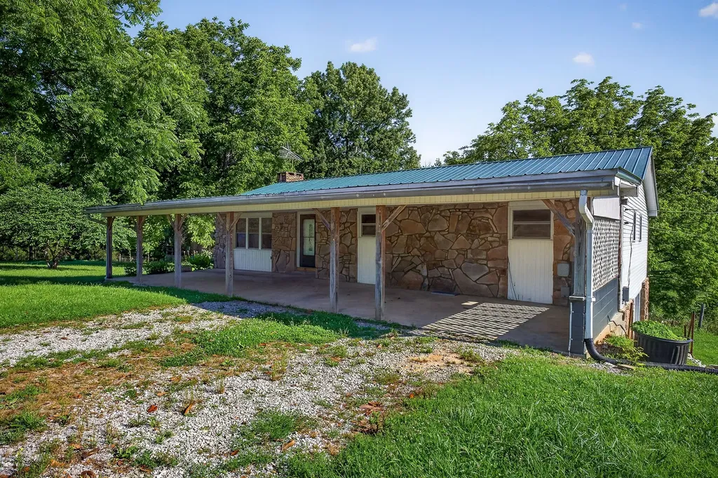 5267 E Green Hill Road Rock Island TN 38581