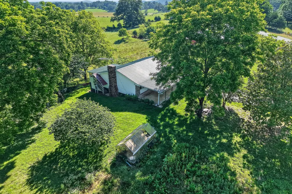 5267 E Green Hill Road Rock Island TN 38581