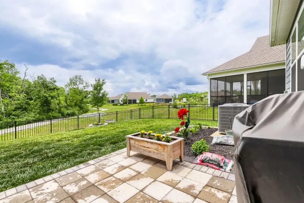 1137 Stoney Brook Pvt Bend Gallatin TN 37066