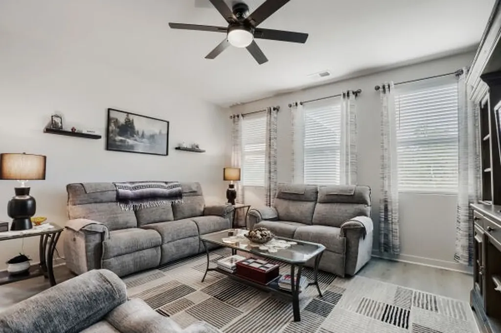 1137 Stoney Brook Pvt Bend Gallatin TN 37066