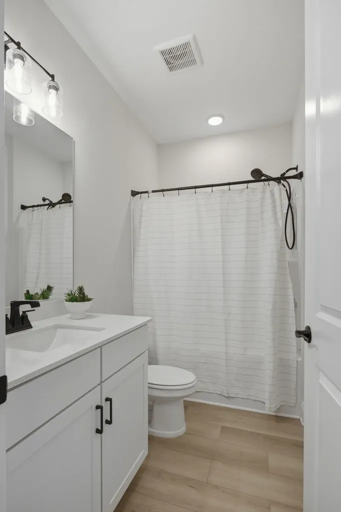 2002 Moulder Place Columbia TN 38401