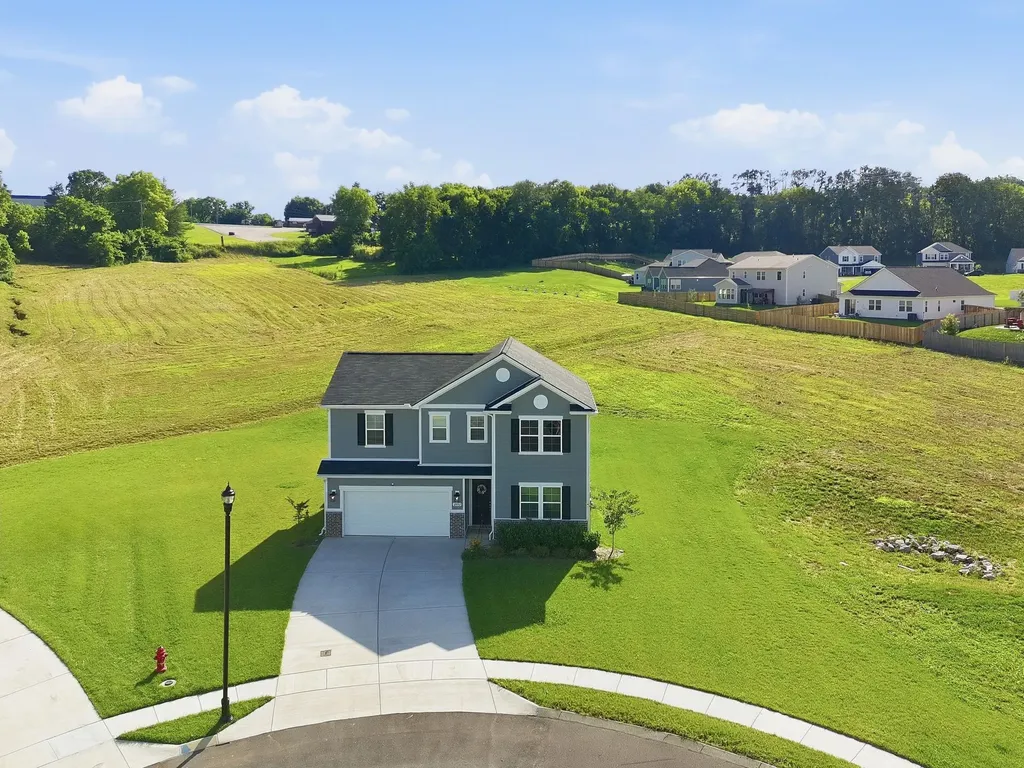 2002 Moulder Place Columbia TN 38401
