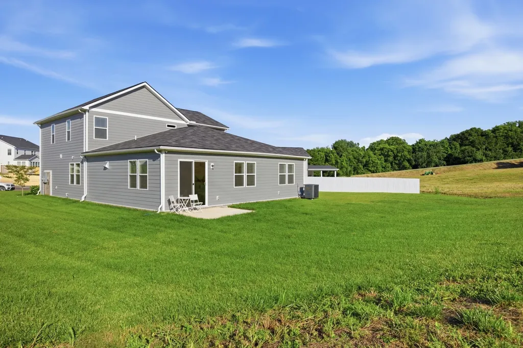 2002 Moulder Place Columbia TN 38401