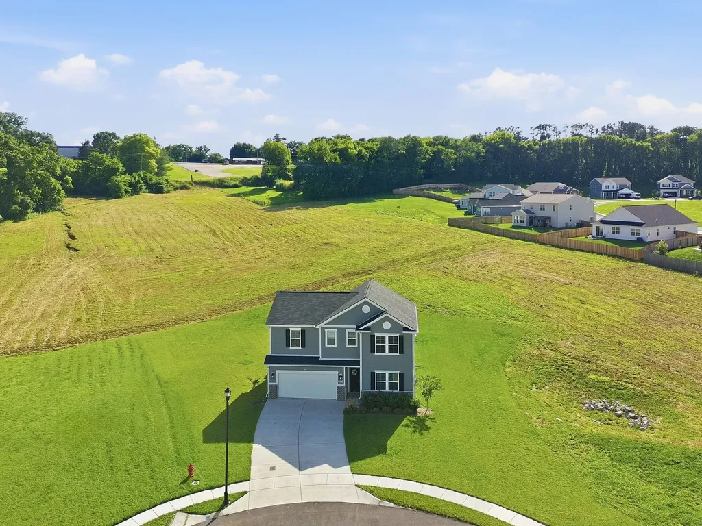 2002 Moulder Place Columbia TN 38401