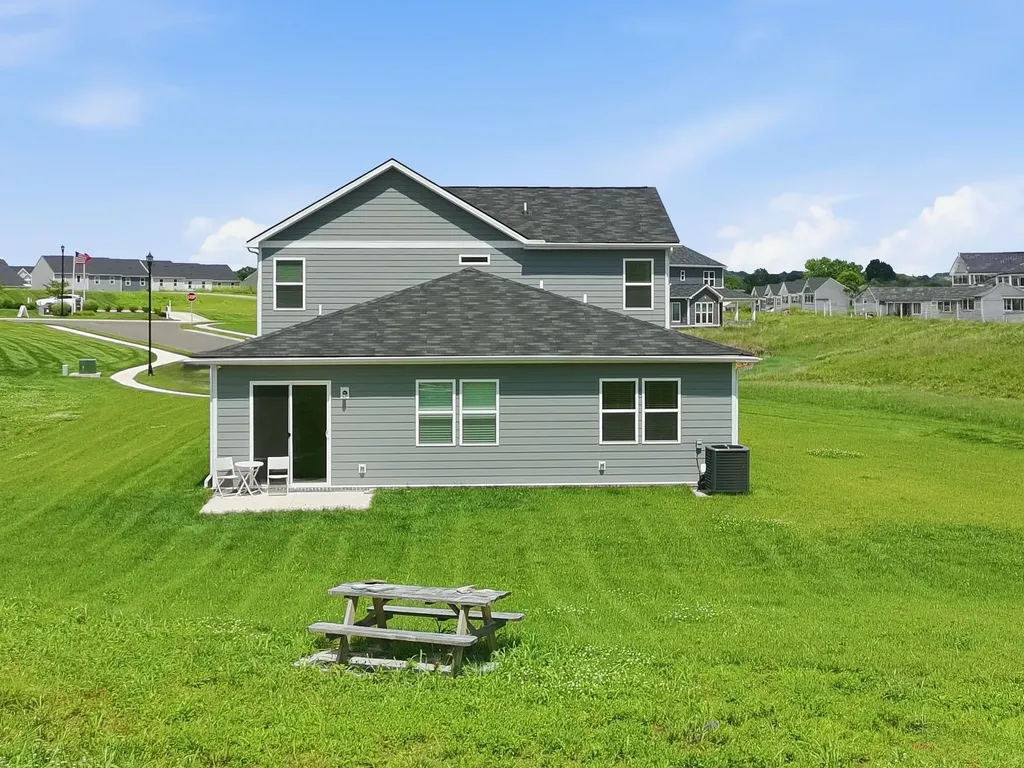2002 Moulder Place Columbia TN 38401