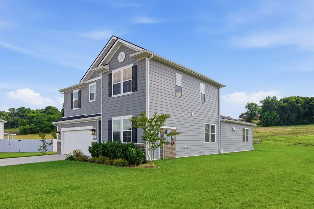 2002 Moulder Place Columbia TN 38401
