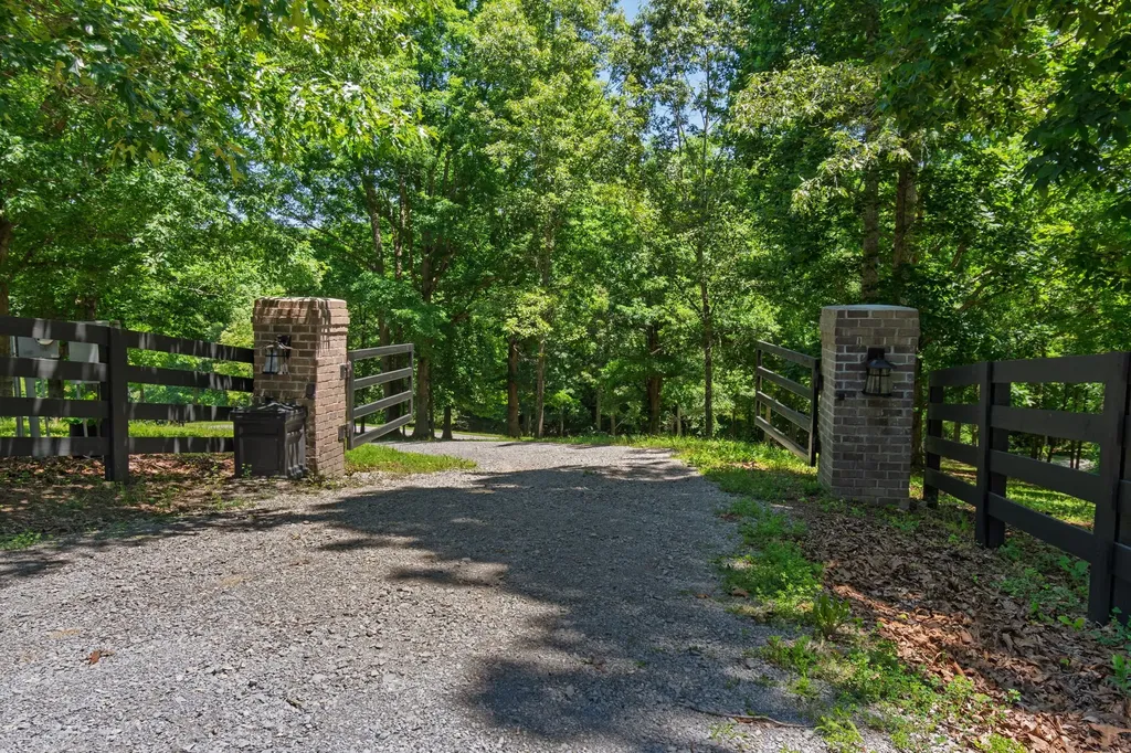 7855 Barnhill Road Primm Springs TN 38476