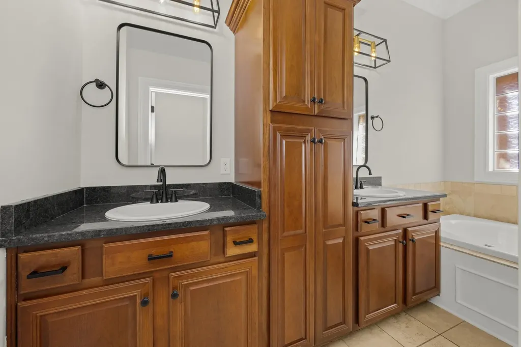 5904 Old Harding Pike Nashville TN 37205