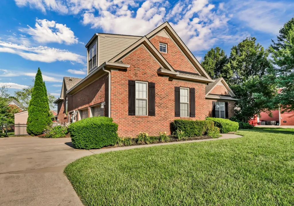 217 Gray Hawk Trail Clarksville TN 37043